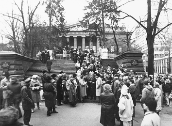 Ilya Glazunov and Spectators in Kiev