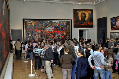 Visitors of the Gallery of Ilya Glazunov. Moscow. Volkhonka, 13